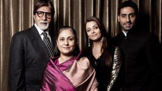 अभिषेक संग ​मस्ती करते हुए बिग बी ने मनाई शादी की सालगिरह