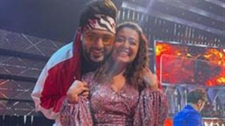 Badshah is all set to bring a bang to Indian Idol on New Year; shares a flash with Neha Kakkar!
