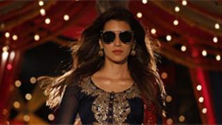 Watch Kriti Sanon showcase her desi swag with 'Twist Kamariya' 