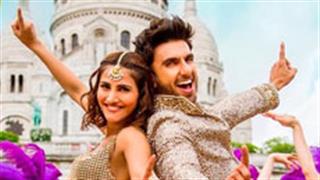 Ranveer and Vaani do 'Khulke Dulke' Bhangra in Paris!