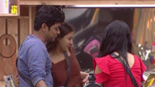 Sabyasachi cooks something really good out of Food waste and Shilpa Shinde’s reaction is worth watching!