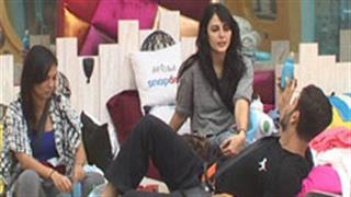 'Bigg Boss 9': Rochelle and Mandana Karimi have a nasty fight