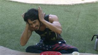 'Bigg Boss 9': Rishabh regrets his friendship with 'weak' Mandana