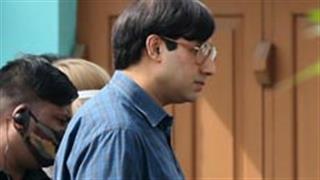 बॉब बिस्वास के सेट से सामने आया अभिषेक बच्चन का लुक, चित्रांगदा भी दिखी साथ
