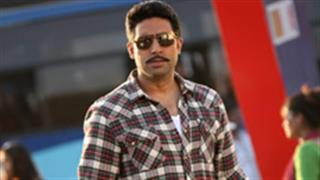 Abhishek holds special screening of 'Bol Bachchan'