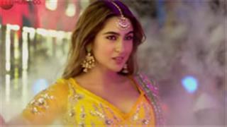 Netizens are left mighty impressed with Sara Ali Khan's moves in 'Teri Bhabhi' and her chemistry with Varun Dhawan; Here's a proof!