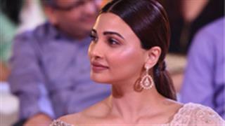 Daisy Shah looks absolutely gorgeous at Umang 2018!