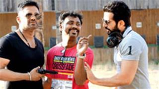 Prankster at work on the sets of 'Desi Kattey'