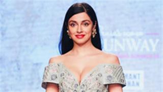 Showstopper Divya Khosla Kumar looked magical at the fashion show