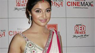 Why Divya is in Ladakh?