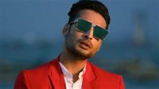 Enbee recreates Nusrat Fateh Ali Khan’s iconic Kinna Sona