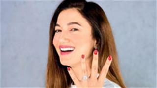 Gauahar Khan officially got engaged; the actress flaunts her beautiful engagement ring!