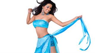 Geeta Basra gets an electric shock while dancing!