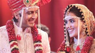 Genelia-Ritesh tie knot in a filmi affair