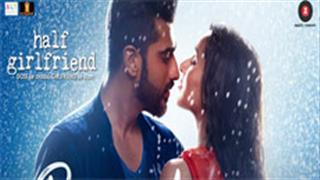 Watch Shraddha & Arjun Kapoor enjoying 'Baarish'