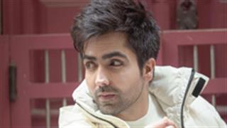 Harrdy Sandhu welcomes the audience's love for both versions of track 'Titliaan' in a unique way!
