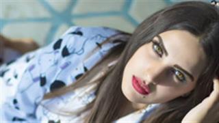Why is Himanshi Khurana moving through a wheelchair?