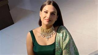 Himanshi Khurana looks graceful a gorgeous in green this festive season!
