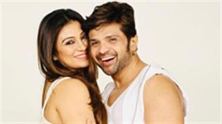 Himesh composes a beautiful classic romantic song called Aashna for his wife Sonia on their Second Anniversary
