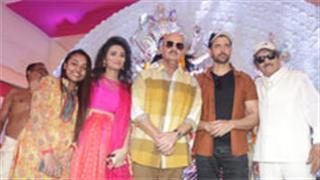 Hrithik Roshan seeks blessings along with his family on the occasion of Durga Ashtami