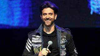 Hrithik Roshan's adorable gesture towards a fan shows why fans love him so much 