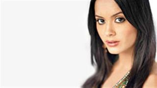 Isha Sharvani back on stage, sizzles
