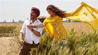 Watch Shah Rukh and Anushka flutter around in fields in the BTS video of Butterfly