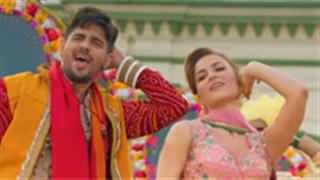'Zilla Hilela' is here to rock you the hearty Bihar way with its iconic recreation!