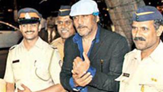 Jackie Shroff pleases his fans on the way