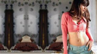 Jacqueline to gift sketch to fan