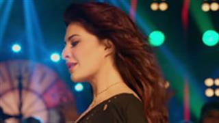Jacqueline Fernandez kills it in 'Chalti Hai Kya 9 se 12'!