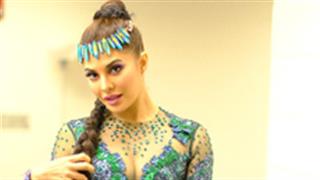 Fans shower love on Jacqueline Fernandez as she wraps Dabangg Tour