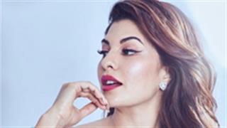 Jacqueline Fernandez glitters in the Silver dress at the GQ awards!