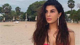 Jacqueline Fernandez looks stunning as she poses at the beach!