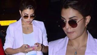 Jacqueline gives a retro twist to a corporate look