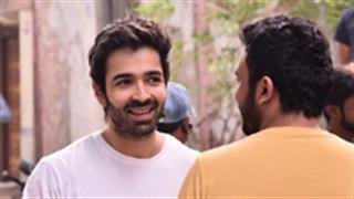 This is how Varun Mitra prepped for his character in 'Jalebi'!
