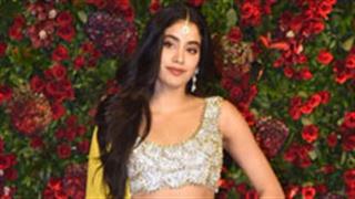 नई नवेली दुल्हन जान्हवी कपूर का शहनाइयों से स्वागत, तस्वीर देख दिल से धो बैठेंगे हाथ 