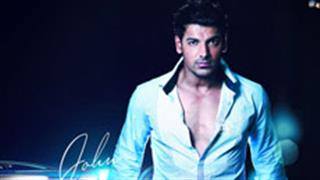 Roping in real footballers for '1911' will be great: John Abraham