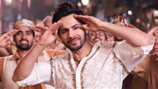 Varun Dhawan makes a First Class entry in Kalank!