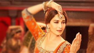 'Tabaah Ho Gaye' from 'Kalank' fascinates you with Madhuri's dance moves!