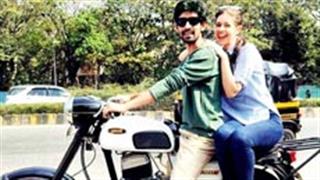 Kalki bonds with 'A Death In The Ganj' co-star Vikrant Massey