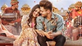 Asim Riaz & Himanshi Khurrana's music video Kalla Sohna Nai out now!