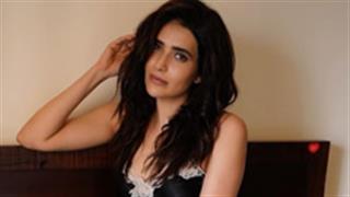 Khatron Ke Khiladi 10 winner Karishma Tanna sizzles in her latest post!