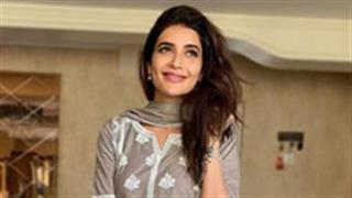 Karishma Tanna marveled, her fans in an enthralling monochromatic ethnic ensemble this festive season!