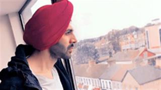 Kartik Aaryan looks extremely handsome in Sikh avatar as he wished fans a very happy Lohri!