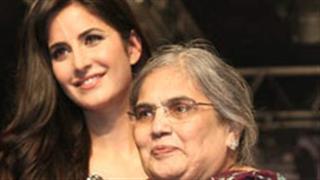 A kiss on forehead, from Helen to Salma Khan