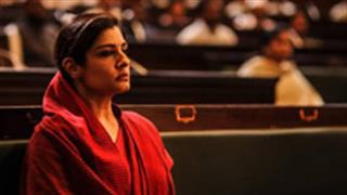 Raveena Tandon looks jaw dropping in the powerful teaser of 'KGF: Chapter 2'