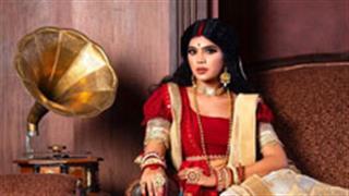 Actress Khushi Shah recreates the iconic Paro look with perfection; check out!