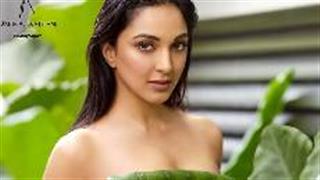 डब्बू रतनानी कैलेंडर शूट के लिए किआरा आडवानी ने उतार दिए अपने सारे कपड़े!