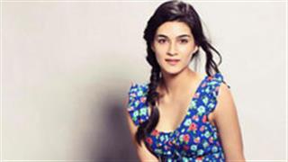 Will Kriti succeed in beating Alia?